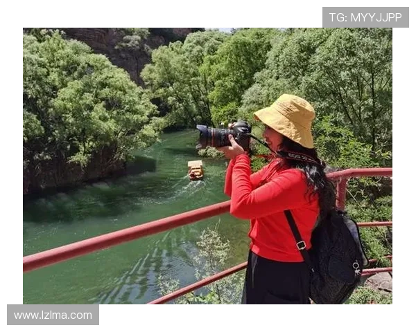 足球明星精彩拿球姿势展示领略他们的独特风采与技巧魅力