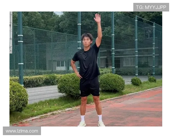 足球明星挑战篮球场踢篮筐精彩瞬间集锦与背后故事分享 足球明星挑战篮球场踢篮筐精彩瞬间集锦与背后故事分享